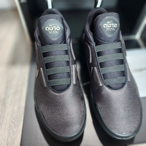 NIKE ADAPT Auto MAX in Triple Black (U.S. Charger) - Picture 12 of 13